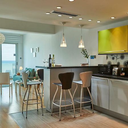 Finikoudes Luxury Apartments ラルナカ エクステリア 写真