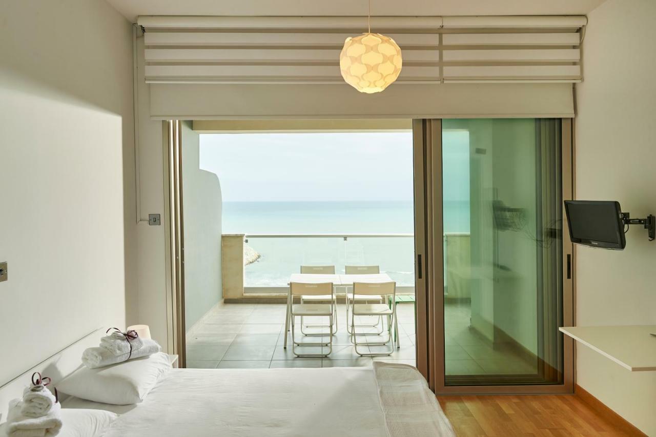 Finikoudes Luxury Apartments ラルナカ エクステリア 写真