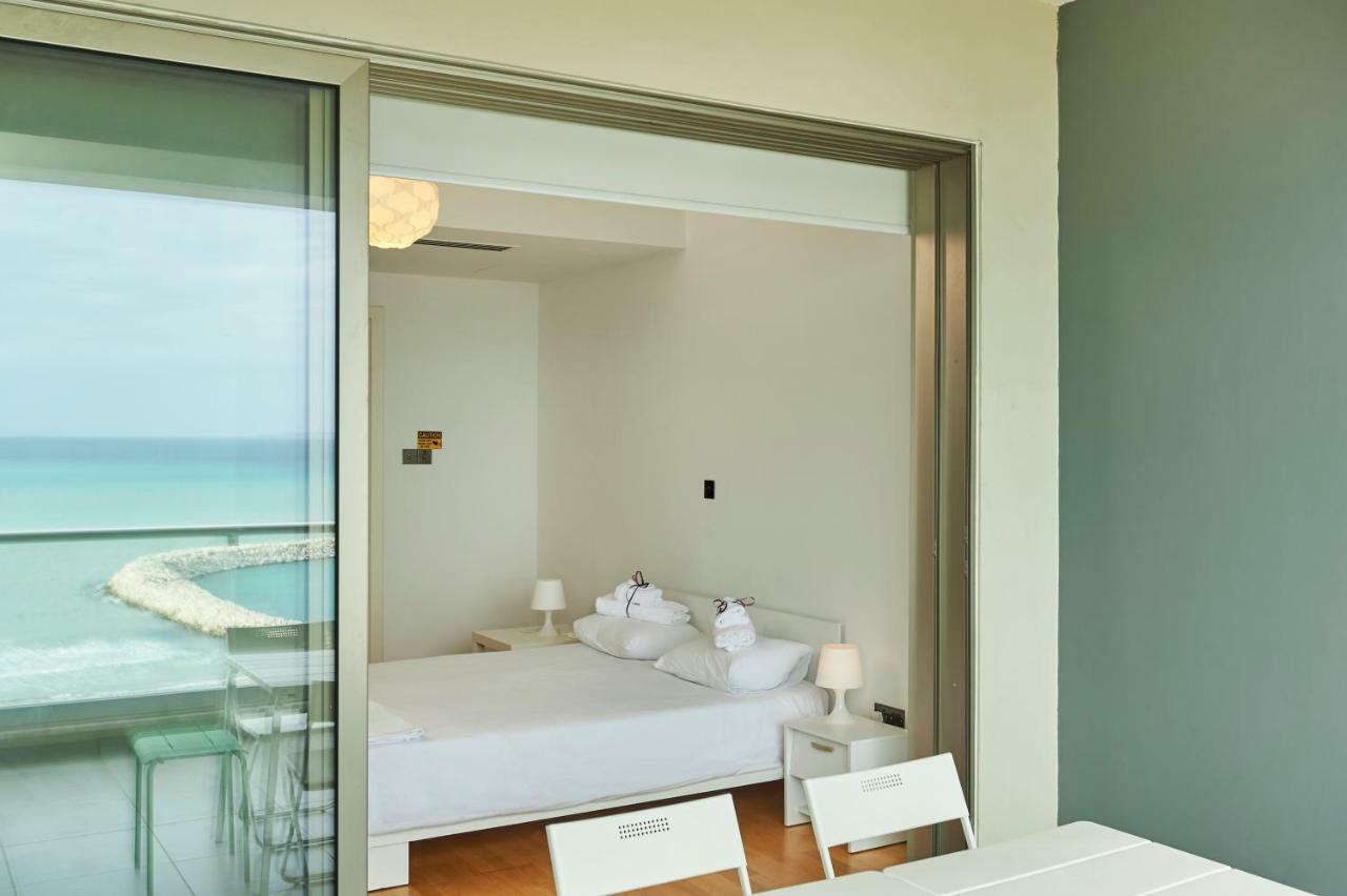 Finikoudes Luxury Apartments ラルナカ エクステリア 写真