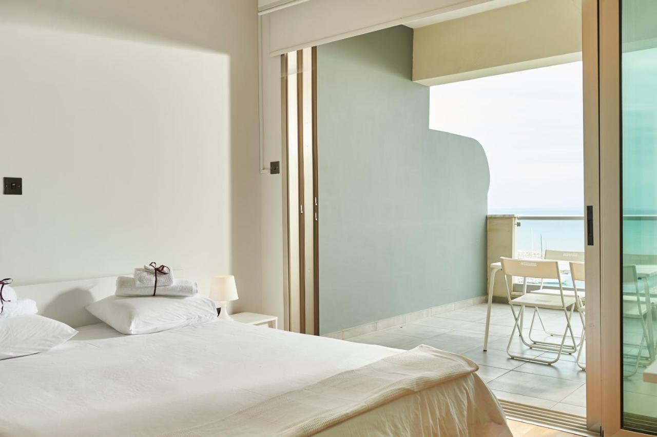 Finikoudes Luxury Apartments ラルナカ エクステリア 写真